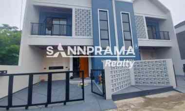 Rumah Minimalis 2 Lantai Scandinavian Style Nempel Tol Desari di Rangk