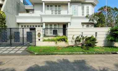 Rumah Mewah Hook Plus Furnished dalam Komplek di Bekasi Timur
