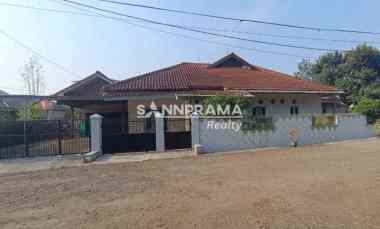 Rumah Asri Halaman Sangat Luas Seribu meter di Bojongsari Depok