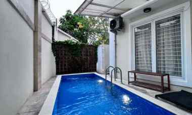 Rumah 2Lt, Hdp Selatan, Pool, Semi Furnished, di Bukit Cinere Raya