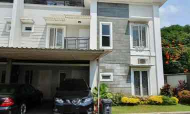 Rumah 2.5Lt, Hdp Barat, Unit Pojok, Fully Furnished, Private Cluster