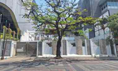 Rumah Mewah Cempaka, Strategis dan Siap Huni dekat Tunjungan Plaza Sur