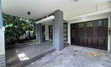Central Park, Row Jalan Bisa 3 Mobil, Semi Furnished, Bangunan Hook