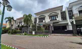 Dijual Rumah Modern Tropis Central Park Klampis Regency
