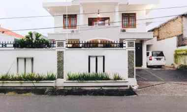 Dijual Rumah Siapa Huni Klasik Modern di Cidodol Jakarta Selatan