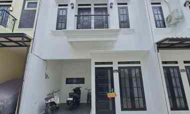 Rumah Classic 2 lantai 900 jutaan Siap Huni Diciganjur,Jaksel