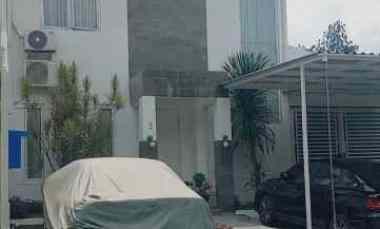 Rumah Hook Fully Furnish Dilengkapi Kolam Renang di Sentul City Bogor