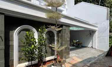 Rumah Baru Tahap Finishing dengan Kolam Renang di Cilandak Barat