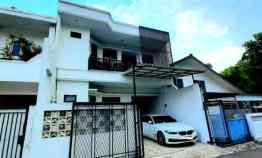 Rumah di Kebayoran Baru, 2.5Lt, Nyaman dan Strategis, Clilin Petogogan