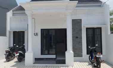 Rumah Murah Nempel Alun Alun Gdc dan dekat Stasiun Depok