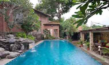 Rumah Etnik Plus Vila Mewah Swimming Pool Termurah di Sawangan Depok