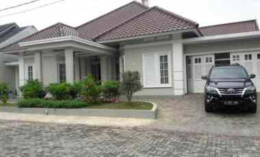 Dijual Rumah Lokasi Strategis di Cipayung, Jakarta Timur