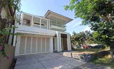 Dijual Rumah Hook Habis Renovasi di Citraland, Surabaya Barat