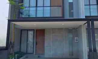 Modern Attic 3 Lantai Lake View Northwest Central, Surabaya Barat