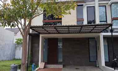 Rumah Modern Minimalis 2 Lantai dekat Club House Citraland, Surabaya