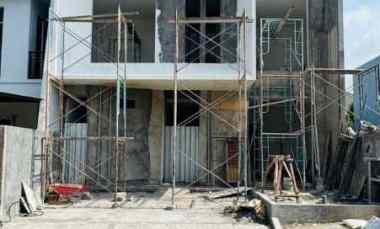 Ready, Baru Gress, Rumah 2 Lantai, Citraland Woodland, Row 2.5 mobil