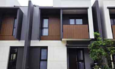 Rumah dekat Club House Cluster Regia Summarecon Crown Gading Bekasi