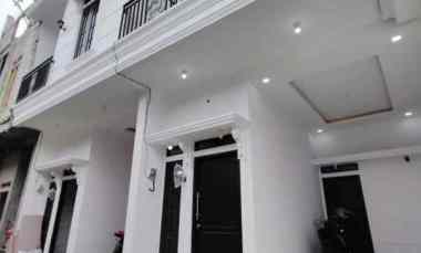 Rumah Baru 3 Lantai Modern Klasik di Condet Batu Ampar Jaktim