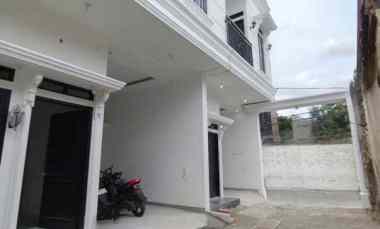 Dijual Rumah Baru 3 Lantai Modern Classic di Condet Jakarta Timur