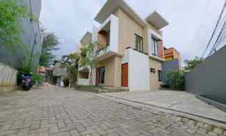 Dijual Rumah Condet Siap Huni Posisi Hook dekat Stasiun Kalibata