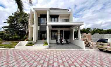 Rumah Mewah Perumahan, Ada Security dan Club House di Depok