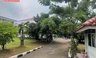 Rumah Mewah Kolam Renang Hitung Tanah di Jalan Raya Curug Perbatasan