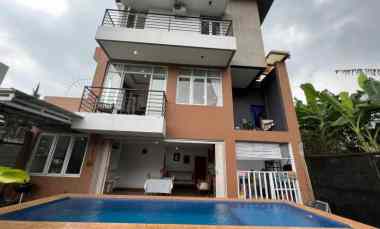 Dijual Rumah Mewah Full Furnished Private Pool di Dago Pakar