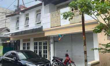 Dijual Rumah dan Toko di Jetis Kulon Terawat Siap Huni