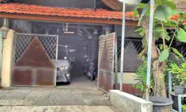 Rumah Tengah Kota Selangkah ke Raya Darmo, Sekolah Santa Maria, Dinoyo