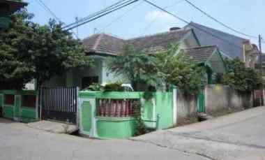 Rumah Hook Luas Tanah 220 m2 Lokasi Strategis di Perumahan Jati Makmur