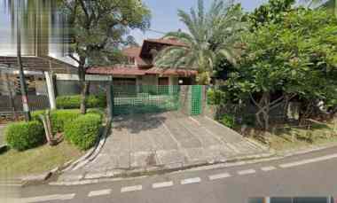 Dijual Rumah dengan Swimming Pool di Pondok Indah