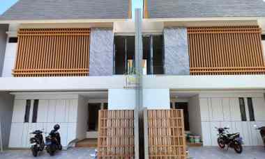 Rumah sudah Siap Huni 2 Lantai Desain Modern di Maguwoharjo, Sleman