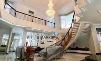 Luxury Home Dharmahusada Indah Lantai Marmer Semi Furnish