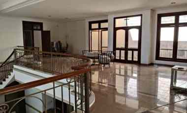 Rumah Dharmahusada Indah, Siap Huni Lantai Marmer, dekat Galaxy Mall