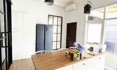 Rumah 0Jalan Raya Dharmahusada Indah STRATEGIS, Komersial Area