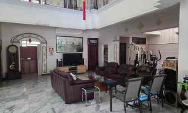 Rumah 2 Lantai Dharmahusada Indah Tengah Kota Surabaya Timur