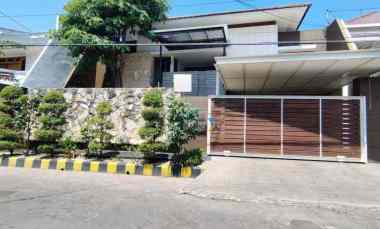 Dijual Rumah di Dharmahusada Indah Barat Ada Kolam Ikan