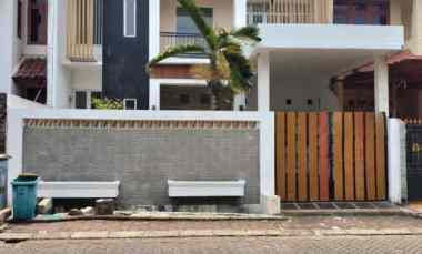 dijual rumah di raffles hills