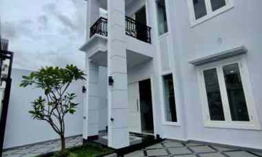 Rumah Baru 2,5 Lt. Modern Classic Full Kitchen Set di Duren Sawit