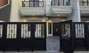 Rumah Baru Non Cluster Desain Modern Classic di Duren Sawit