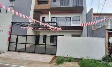 Rumah Mewah Baru 3 Lantai Semi Furnished di Duren Sawit Jakarta Timur