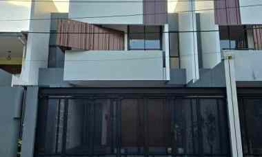 Rumah Modern Tropis dalam Komplek di Duren Sawit Jaktim