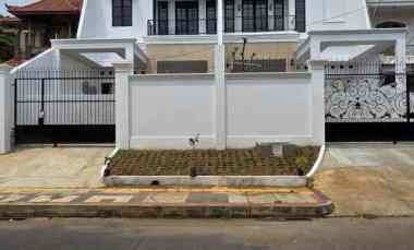 Rumah Baru Design Klasik Modern dalam Komplek di Duren Sawit Jaktim