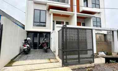 Rumah 3 Lt di Duren Sawit dekat Toll Becakayu, Bintara, Stasiun Buaran