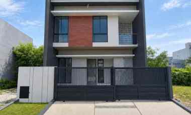 Dijual Rumah Baru Florence Pakuwon City 2 Lantai Carport 2 HGB 2,6M