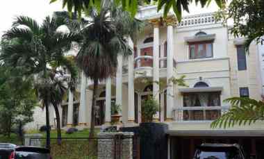Rumah Mewah Istimewa Castle Garden di Citra Grand Cibubur