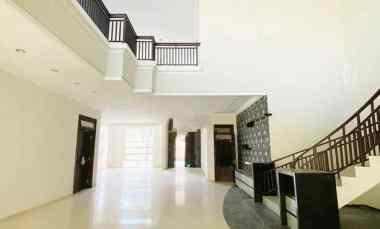 Rumah Luas Ada POOL di Boulevard Galaxy Bumi Permai Araya 1