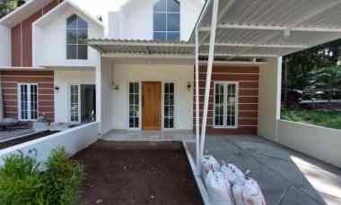 Rumah Cantik Konsep Mezzanine dekat Umy di Kasihan Bantul