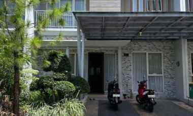Dijual Rumah Mewah Nyaman dalam Komplek Garden City Cakung Jakarta Tim