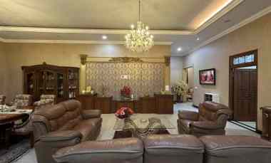 Rumah Mewah Hook Full Furnished di Gayung Kebonsari Surabaya Selatan
